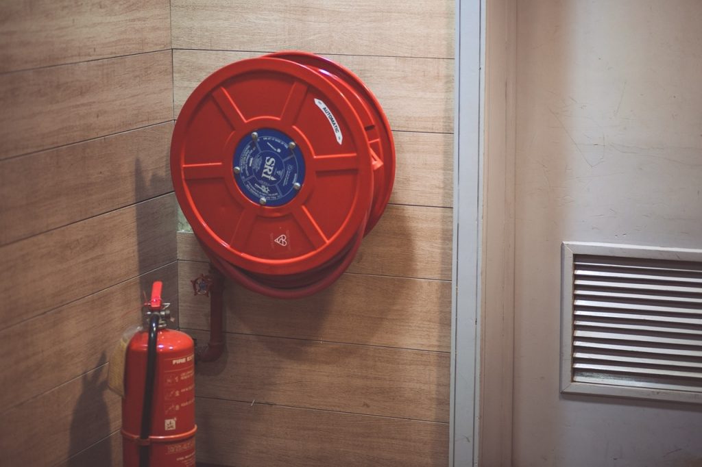 brandblusser op kantoor om veiligheid te waarbrogen